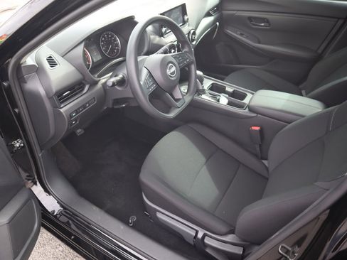 Used 2025 Nissan Sentra S image 13