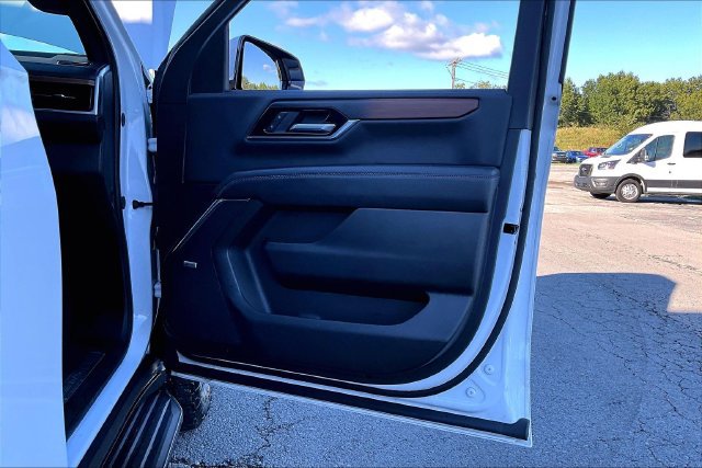 Used 2025 GMC Yukon Denali AWD/4WD image 29