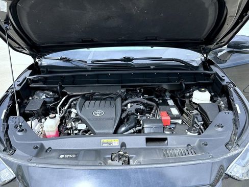 Used 2023 Toyota Highlander LE image 27