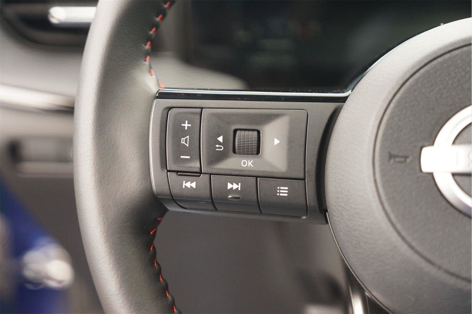 Used 2026 Nissan Kicks SR w/ SR Premium Package FWD image 23