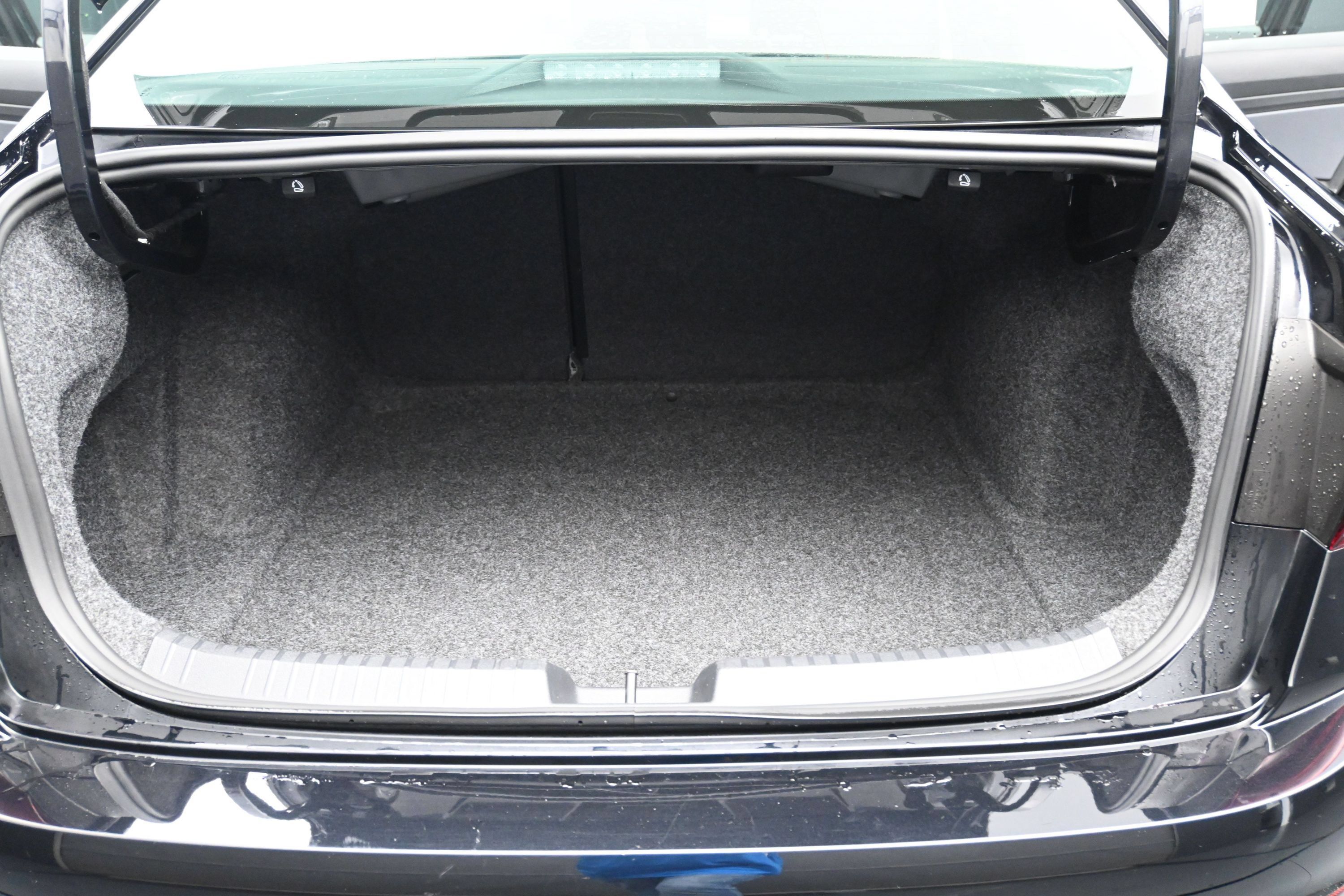 Used 2026 Volkswagen Jetta SE FWD image 20