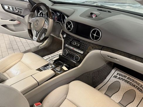 Used 2016 Mercedes-Benz SL 400 w/ Premium I Package image 39