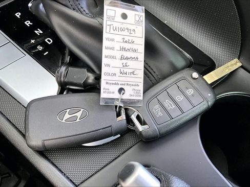 Used 2026 Hyundai Elantra SE FWD image 14