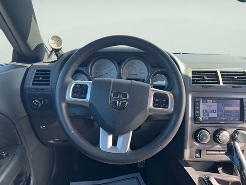 Used 2014 Dodge Challenger R/T image 15