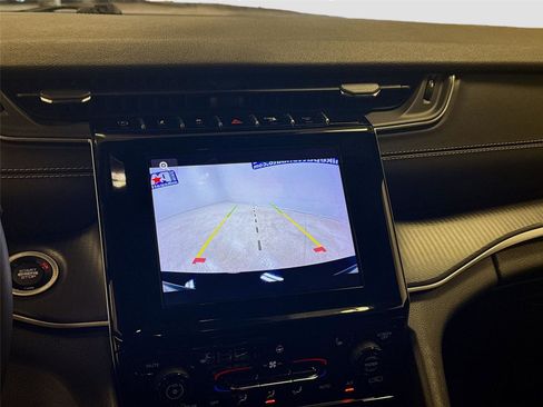 Used 2023 Jeep Grand Cherokee L Laredo image 13