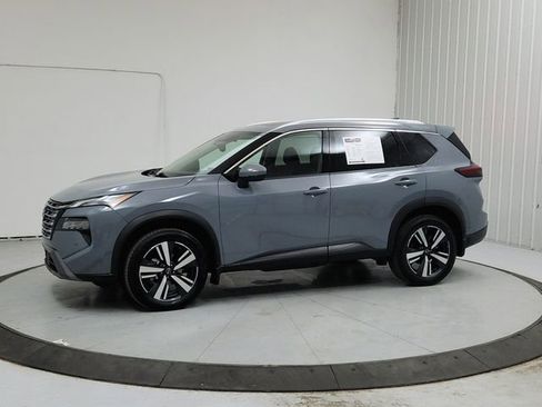 Used 2024 Nissan Rogue SL w/ SL Premium Package image 3