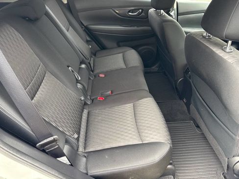 Used 2020 Nissan Rogue SV FWD image 14