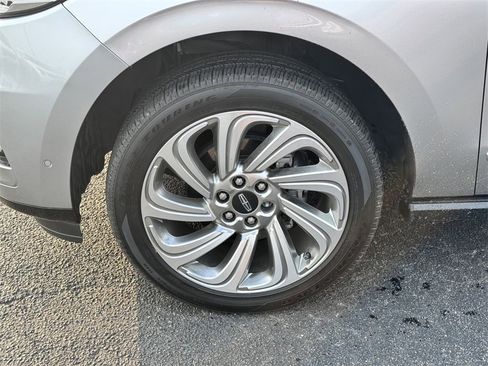 Used 2024 Lincoln Navigator Premiere image 9