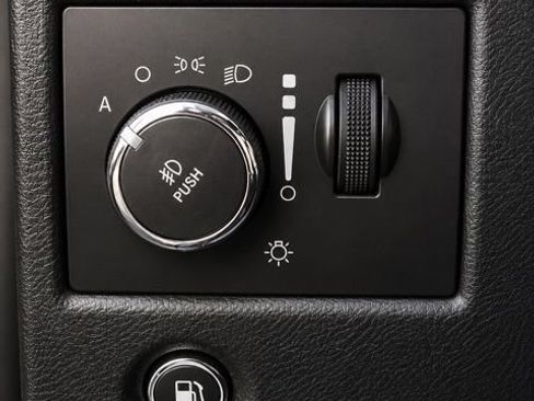 Used 2018 Jeep Grand Cherokee Laredo AWD/4WD image 16