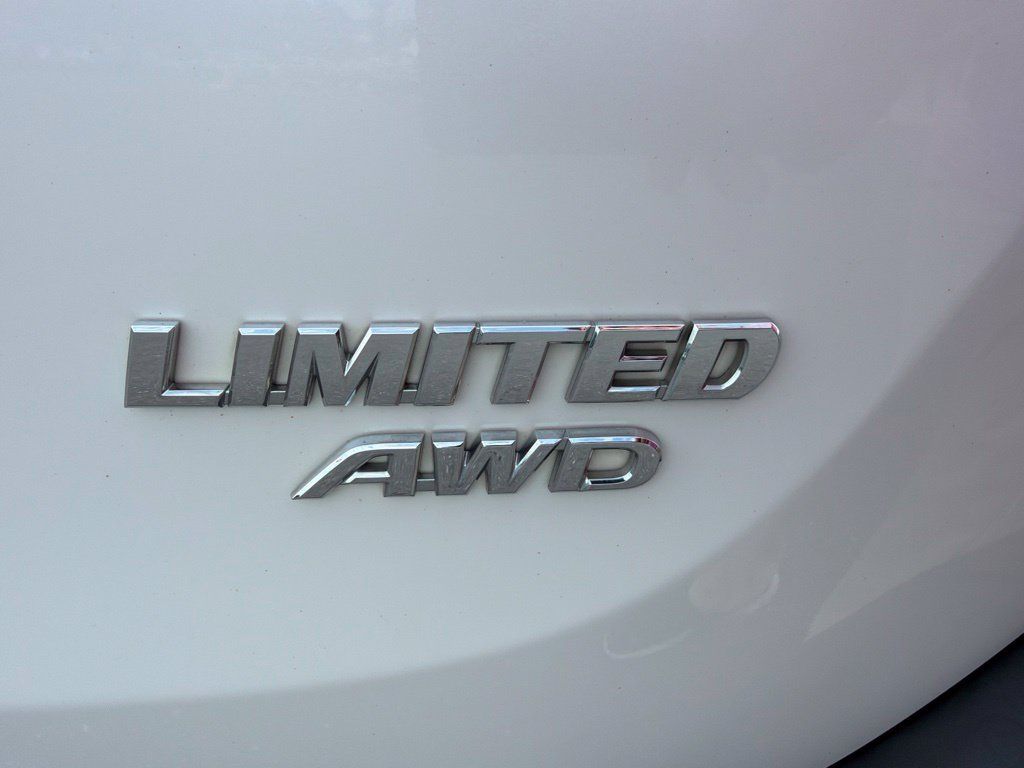 Used 2014 Toyota RAV4 Limited w/ Technology Package AWD/4WD image 10