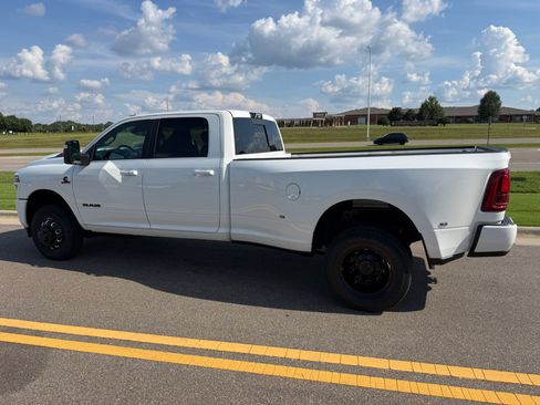 New 2026 RAM 3500 Laramie w/ Night Edition AWD/4WD image 12