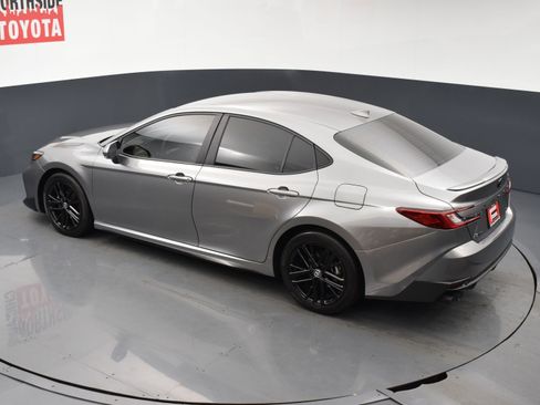 Used 2025 Toyota Camry SE w/ Convenience Package image 20