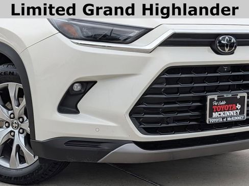 Used 2024 Toyota Grand Highlander AWD image 3