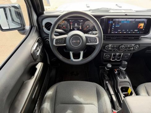 Used 2024 Jeep Wrangler Unlimited Sahara w/ Technology Group AWD/4WD image 10