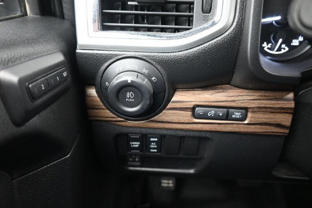 Used 2021 Nissan Titan SL w/ Moonroof Package AWD/4WD image 13