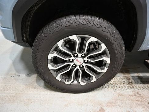 Used 2025 GMC Canyon Denali image 33