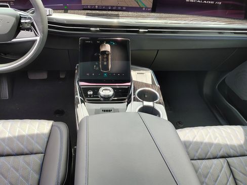 New 2025 Cadillac Escalade IQ Luxury 1 image 10