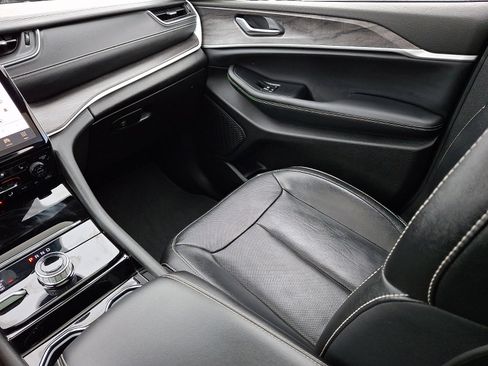 Used 2023 Jeep Grand Cherokee L Limited w/ Luxury Tech Group II image 16