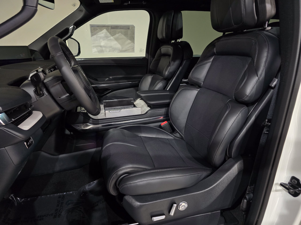 New 2025 Lincoln Navigator Reserve w/ Jet Appearance Package AWD/4WD image 20