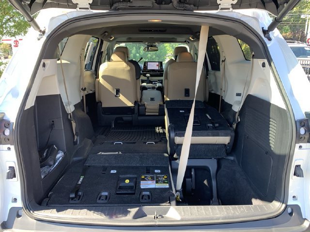 Certified 2024 Toyota Sienna XLE FWD image 39