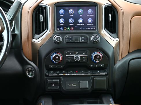 Used 2020 Chevrolet Silverado 2500 High Country image 18