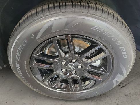 New 2025 Land Rover Defender 110 S image 10