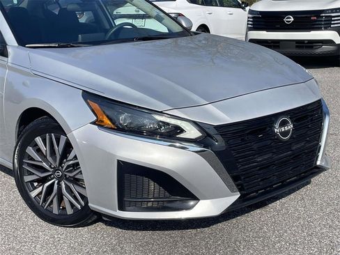 Used 2023 Nissan Altima 2.5 SV image 9