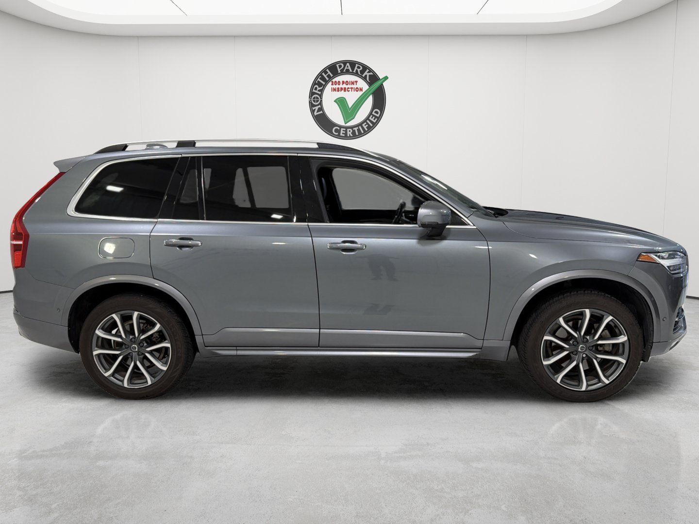 Used 2018 Volvo XC90 T5 Momentum w/ Convenience Package AWD/4WD image 6