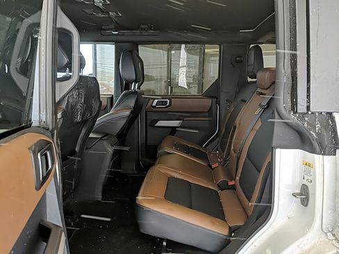 Used 2023 Ford Bronco Outer Banks w/ Sasquatch Package image 12