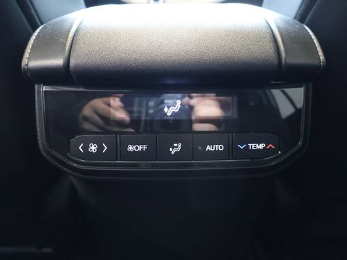 Used 2024 Toyota Highlander XLE AWD/4WD image 27