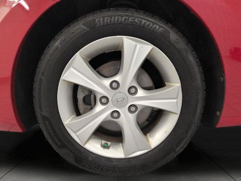 Used 2013 Hyundai Elantra FWD image 3