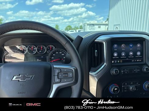 Used 2022 Chevrolet Silverado 1500 RST w/ Z71 Off-Road Package AWD/4WD image 6