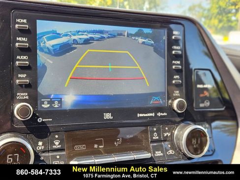 Used 2021 Toyota Highlander Limited image 21