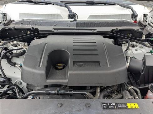 Used 2023 Land Rover Defender 110 SE image 25