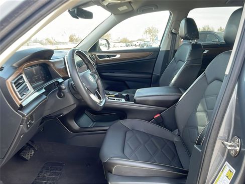 Used 2024 Volkswagen Atlas SE image 21