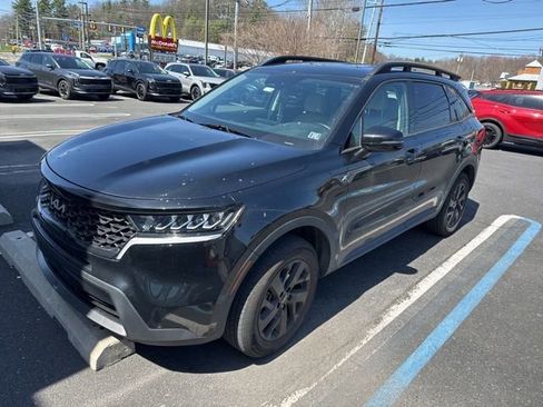 Certified 2022 Kia Sorento S image 4