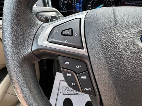 Used 2019 Ford Fusion SE FWD image 12