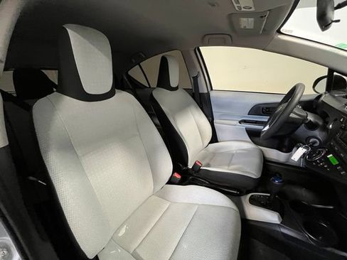 Used 2014 Toyota Prius C One FWD image 9