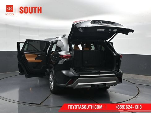 Used 2023 Toyota Highlander Platinum AWD/4WD image 61