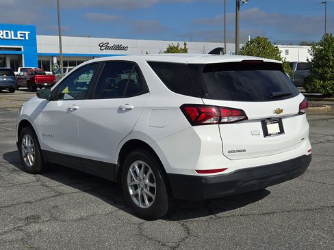 Used 2023 Chevrolet Equinox LS image 28