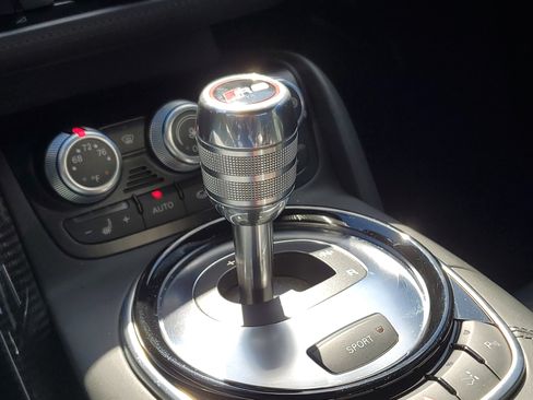 Used 2015 Audi R8 V10 w/ Full Leather Package image 32