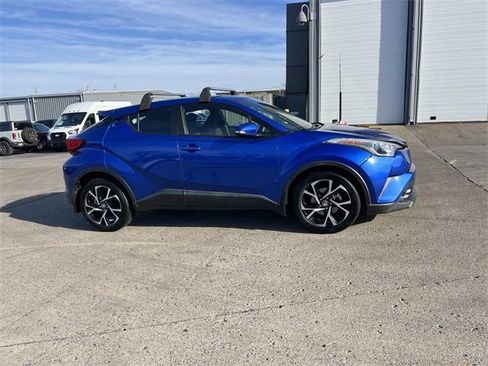 Used 2018 Toyota C-HR XLE image 2