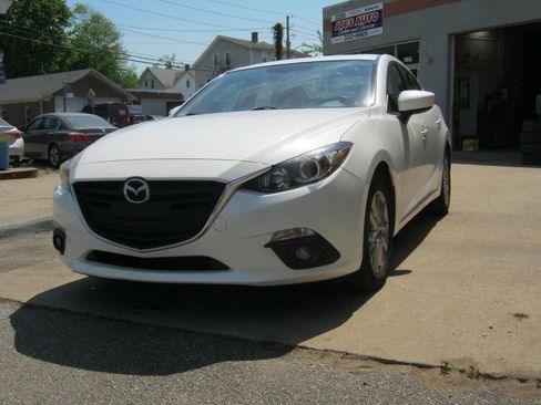 Used 2016 MAZDA MAZDA3 i Touring w/ Popular Equipment Package FWD image 1