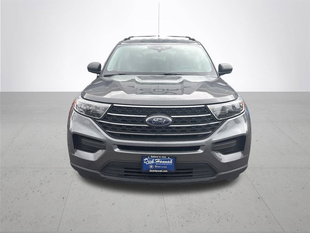 Used 2023 Ford Explorer XLT AWD/4WD image 2