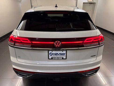 Used 2025 Volkswagen Atlas Cross Sport SE AWD/4WD image 5
