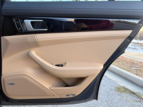 Used 2018 Porsche Panamera 4S image 45