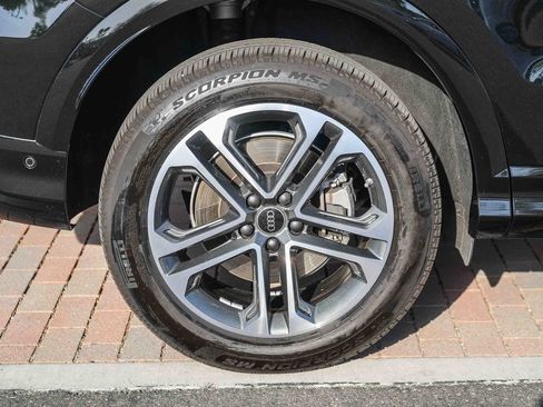 Certified 2025 Audi Q5 Premium w/ Convenience Package AWD/4WD image 13