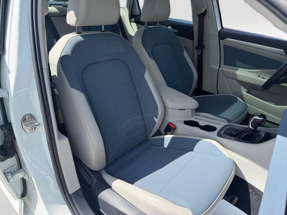 Certified 2026 Volkswagen Jetta SE FWD image 28