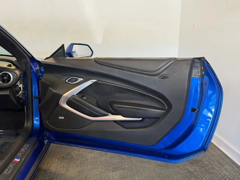 Used 2017 Chevrolet Camaro LT RWD image 29