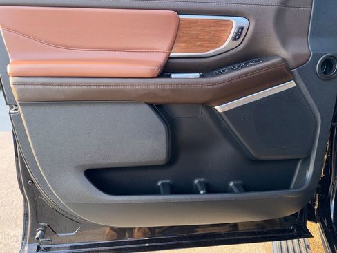 Used 2025 Ford Expedition King Ranch image 11